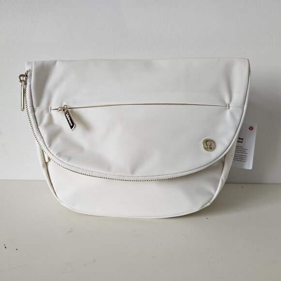 NWT LULULEMON LTIV/GOLD Light Ivory Gold All Night Festival Bag 5L - Picture 1 of 16